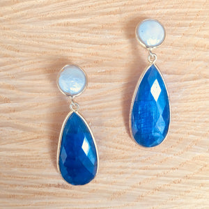 "Double drop" mother of pearl with blue sapphire